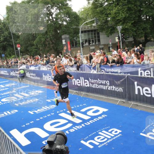 29.06.2025 - hella hamburg halbmarathon Michael Strokosch http://msf.ph/oto/8536575 29.06.2025 10:28:10 Ziel  meine-sportfotos.de