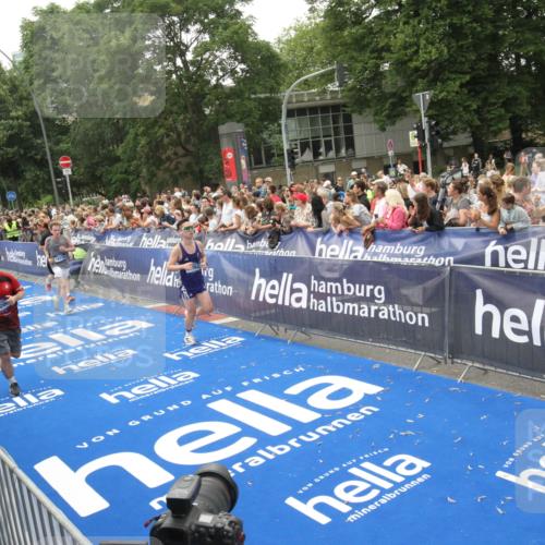 29.06.2025 - hella hamburg halbmarathon Michael Strokosch http://msf.ph/oto/8536579 29.06.2025 10:46:25 Ziel  meine-sportfotos.de