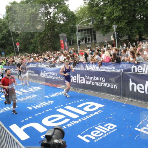 29.06.2025 - hella hamburg halbmarathon Michael Strokosch http://msf.ph/oto/8536581 29.06.2025 10:46:25 Ziel  meine-sportfotos.de