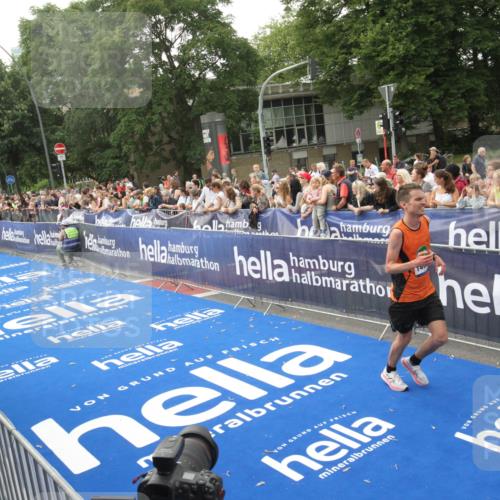 29.06.2025 - hella hamburg halbmarathon Michael Strokosch http://msf.ph/oto/8536582 29.06.2025 10:28:11 Ziel  meine-sportfotos.de