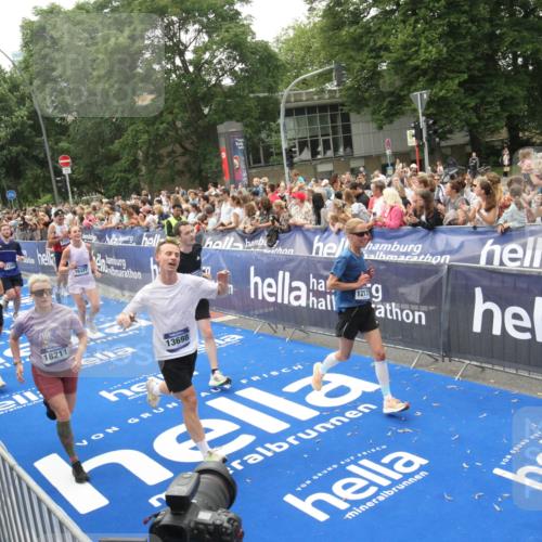 29.06.2025 - hella hamburg halbmarathon Michael Strokosch http://msf.ph/oto/8536597 29.06.2025 10:46:28 Ziel  meine-sportfotos.de