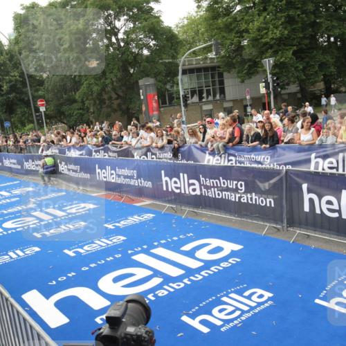 29.06.2025 - hella hamburg halbmarathon Michael Strokosch http://msf.ph/oto/8536598 29.06.2025 10:28:14 Ziel  meine-sportfotos.de