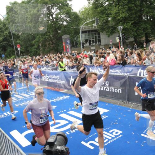 29.06.2025 - hella hamburg halbmarathon Michael Strokosch http://msf.ph/oto/8536599 29.06.2025 10:46:29 Ziel  meine-sportfotos.de