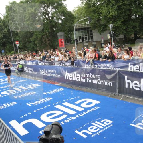 29.06.2025 - hella hamburg halbmarathon Michael Strokosch http://msf.ph/oto/8536604 29.06.2025 10:28:20 Ziel  meine-sportfotos.de
