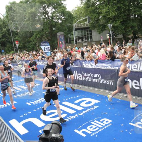 29.06.2025 - hella hamburg halbmarathon Michael Strokosch http://msf.ph/oto/8536613 29.06.2025 10:46:32 Ziel  meine-sportfotos.de
