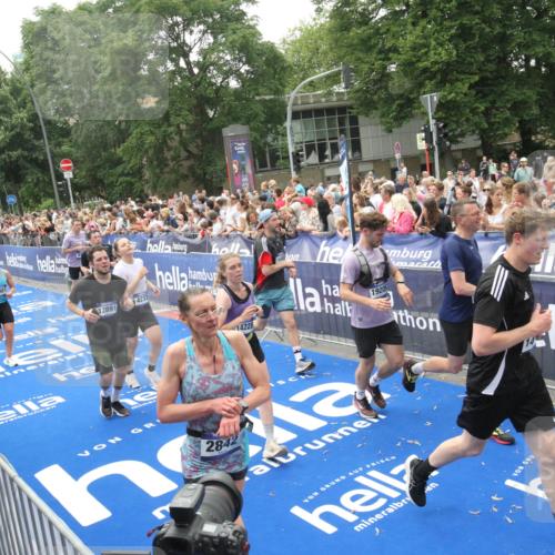 29.06.2025 - hella hamburg halbmarathon Michael Strokosch http://msf.ph/oto/8536617 29.06.2025 10:46:33 Ziel  meine-sportfotos.de