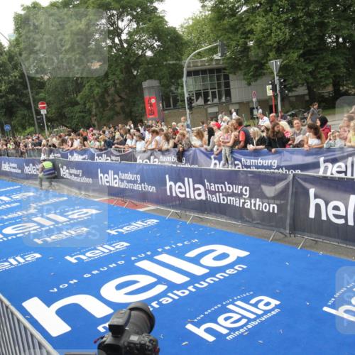 29.06.2025 - hella hamburg halbmarathon Michael Strokosch http://msf.ph/oto/8536618 29.06.2025 10:28:22 Ziel  meine-sportfotos.de