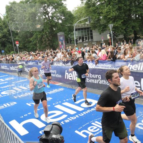 29.06.2025 - hella hamburg halbmarathon Michael Strokosch http://msf.ph/oto/8536623 29.06.2025 10:46:34 Ziel  meine-sportfotos.de