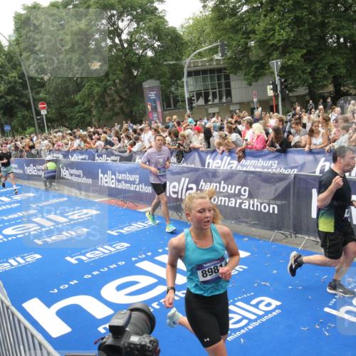 29.06.2025 - hella hamburg halbmarathon Michael Strokosch http://msf.ph/oto/8536625 29.06.2025 10:46:34 Ziel  meine-sportfotos.de