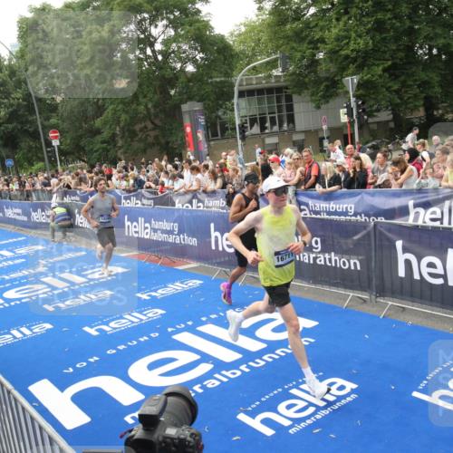 29.06.2025 - hella hamburg halbmarathon Michael Strokosch http://msf.ph/oto/8536637 29.06.2025 10:28:28 Ziel  meine-sportfotos.de