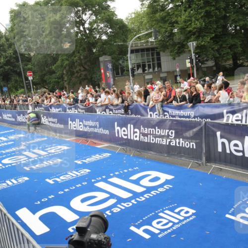 29.06.2025 - hella hamburg halbmarathon Michael Strokosch http://msf.ph/oto/8536647 29.06.2025 10:28:30 Ziel  meine-sportfotos.de