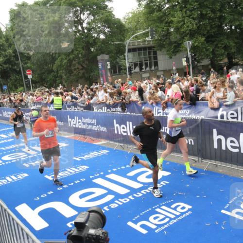 29.06.2025 - hella hamburg halbmarathon Michael Strokosch http://msf.ph/oto/8536658 29.06.2025 10:46:41 Ziel  meine-sportfotos.de
