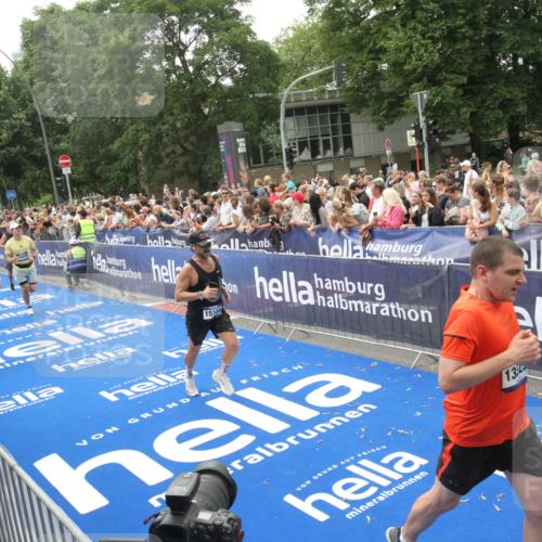 29.06.2025 - hella hamburg halbmarathon Michael Strokosch http://msf.ph/oto/8536662 29.06.2025 10:46:42 Ziel  meine-sportfotos.de