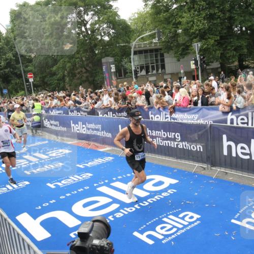 29.06.2025 - hella hamburg halbmarathon Michael Strokosch http://msf.ph/oto/8536663 29.06.2025 10:46:43 Ziel  meine-sportfotos.de
