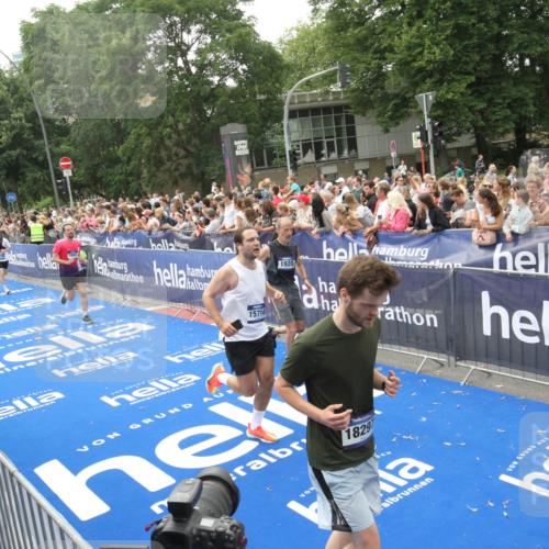 29.06.2025 - hella hamburg halbmarathon Michael Strokosch http://msf.ph/oto/8536677 29.06.2025 10:46:46 Ziel  meine-sportfotos.de