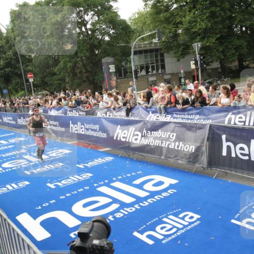 29.06.2025 - hella hamburg halbmarathon Michael Strokosch http://msf.ph/oto/8536686 29.06.2025 10:28:46 Ziel  meine-sportfotos.de
