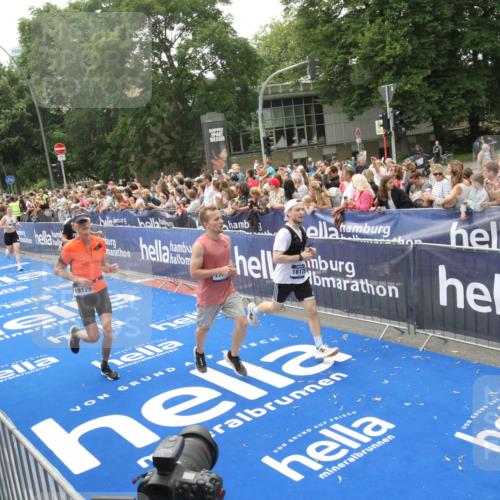 29.06.2025 - hella hamburg halbmarathon Michael Strokosch http://msf.ph/oto/8536689 29.06.2025 10:46:49 Ziel  meine-sportfotos.de