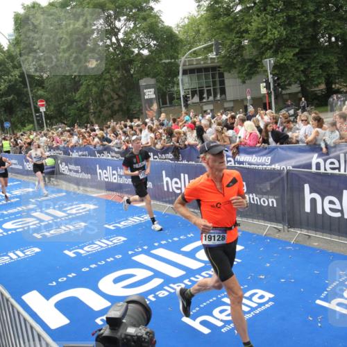 29.06.2025 - hella hamburg halbmarathon Michael Strokosch http://msf.ph/oto/8536696 29.06.2025 10:46:50 Ziel  meine-sportfotos.de