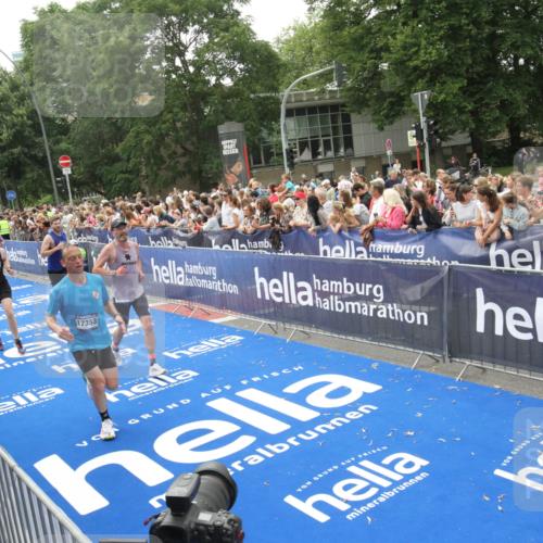 29.06.2025 - hella hamburg halbmarathon Michael Strokosch http://msf.ph/oto/8536710 29.06.2025 10:46:53 Ziel  meine-sportfotos.de