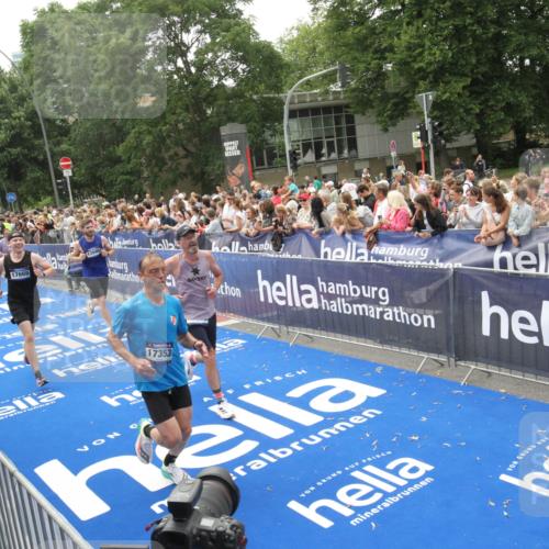 29.06.2025 - hella hamburg halbmarathon Michael Strokosch http://msf.ph/oto/8536712 29.06.2025 10:46:54 Ziel  meine-sportfotos.de