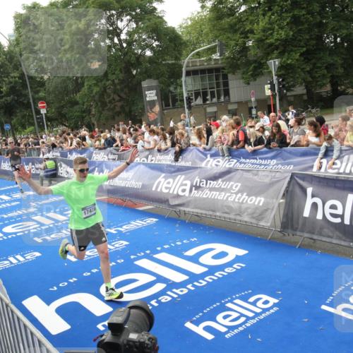 29.06.2025 - hella hamburg halbmarathon Michael Strokosch http://msf.ph/oto/8536715 29.06.2025 10:28:52 Ziel  meine-sportfotos.de