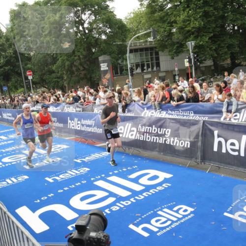 29.06.2025 - hella hamburg halbmarathon Michael Strokosch http://msf.ph/oto/8536722 29.06.2025 10:28:54 Ziel  meine-sportfotos.de