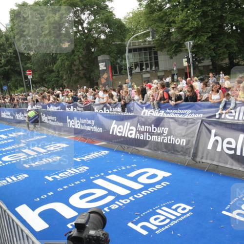 29.06.2025 - hella hamburg halbmarathon Michael Strokosch http://msf.ph/oto/8536732 29.06.2025 10:28:55 Ziel  meine-sportfotos.de