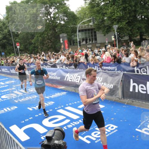 29.06.2025 - hella hamburg halbmarathon Michael Strokosch http://msf.ph/oto/8536736 29.06.2025 10:47:00 Ziel  meine-sportfotos.de