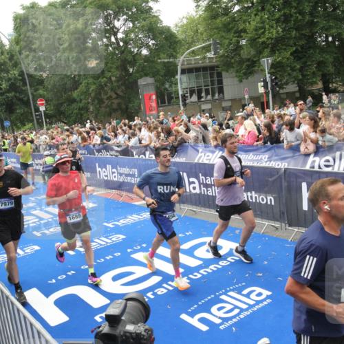 29.06.2025 - hella hamburg halbmarathon Michael Strokosch http://msf.ph/oto/8536752 29.06.2025 10:47:05 Ziel  meine-sportfotos.de