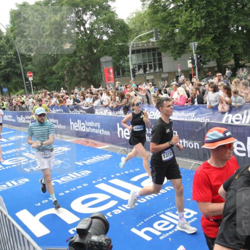 29.06.2025 - hella hamburg halbmarathon Michael Strokosch http://msf.ph/oto/8536755 29.06.2025 10:47:06 Ziel  meine-sportfotos.de
