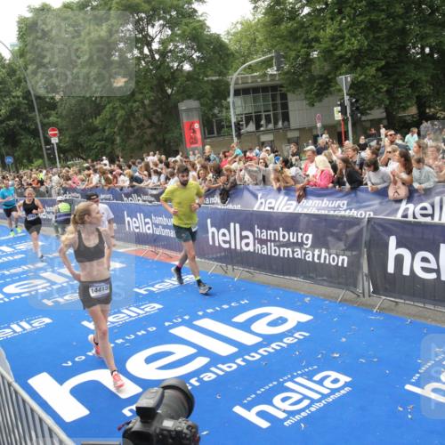 29.06.2025 - hella hamburg halbmarathon Michael Strokosch http://msf.ph/oto/8536761 29.06.2025 10:47:07 Ziel  meine-sportfotos.de