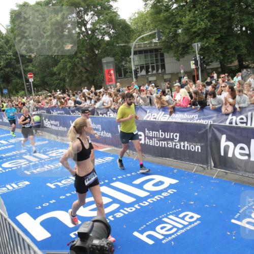 29.06.2025 - hella hamburg halbmarathon Michael Strokosch http://msf.ph/oto/8536763 29.06.2025 10:47:07 Ziel  meine-sportfotos.de