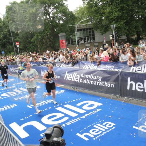 29.06.2025 - hella hamburg halbmarathon Michael Strokosch http://msf.ph/oto/8536771 29.06.2025 10:47:09 Ziel  meine-sportfotos.de