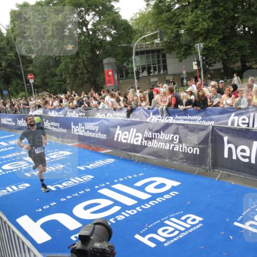 29.06.2025 - hella hamburg halbmarathon Michael Strokosch http://msf.ph/oto/8536783 29.06.2025 10:29:12 Ziel  meine-sportfotos.de