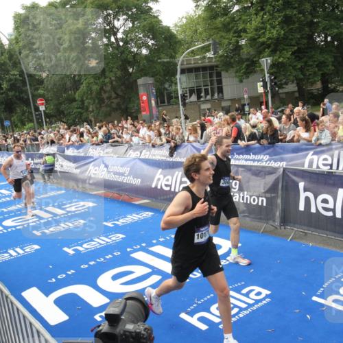 29.06.2025 - hella hamburg halbmarathon Michael Strokosch http://msf.ph/oto/8536798 29.06.2025 10:29:14 Ziel  meine-sportfotos.de