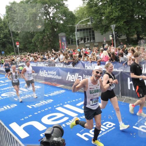 29.06.2025 - hella hamburg halbmarathon Michael Strokosch http://msf.ph/oto/8536806 29.06.2025 10:47:20 Ziel  meine-sportfotos.de