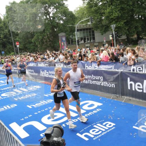 29.06.2025 - hella hamburg halbmarathon Michael Strokosch http://msf.ph/oto/8536810 29.06.2025 10:47:20 Ziel  meine-sportfotos.de