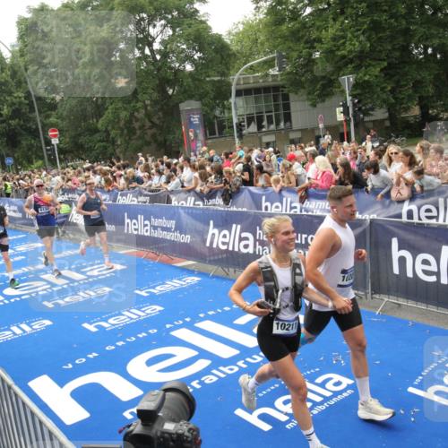 29.06.2025 - hella hamburg halbmarathon Michael Strokosch http://msf.ph/oto/8536812 29.06.2025 10:47:21 Ziel  meine-sportfotos.de