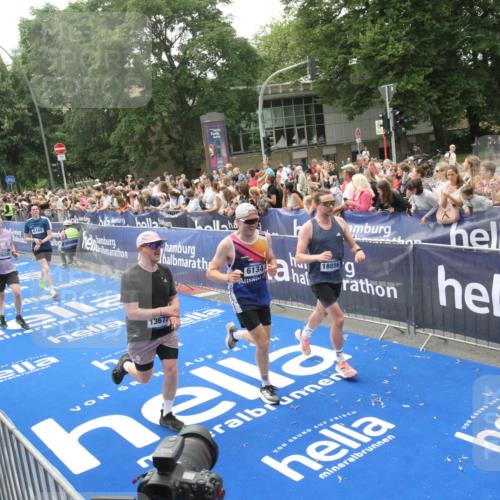29.06.2025 - hella hamburg halbmarathon Michael Strokosch http://msf.ph/oto/8536818 29.06.2025 10:47:22 Ziel  meine-sportfotos.de