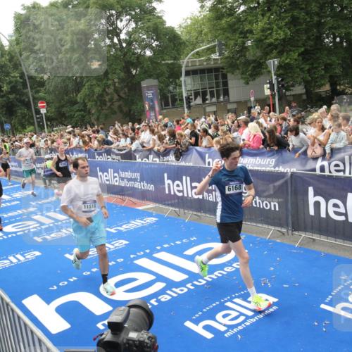 29.06.2025 - hella hamburg halbmarathon Michael Strokosch http://msf.ph/oto/8536827 29.06.2025 10:47:25 Ziel  meine-sportfotos.de