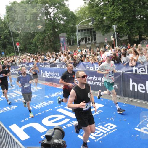 29.06.2025 - hella hamburg halbmarathon Michael Strokosch http://msf.ph/oto/8536835 29.06.2025 10:47:27 Ziel  meine-sportfotos.de
