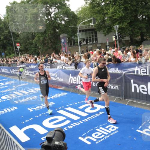 29.06.2025 - hella hamburg halbmarathon Michael Strokosch http://msf.ph/oto/8536846 29.06.2025 10:29:27 Ziel  meine-sportfotos.de