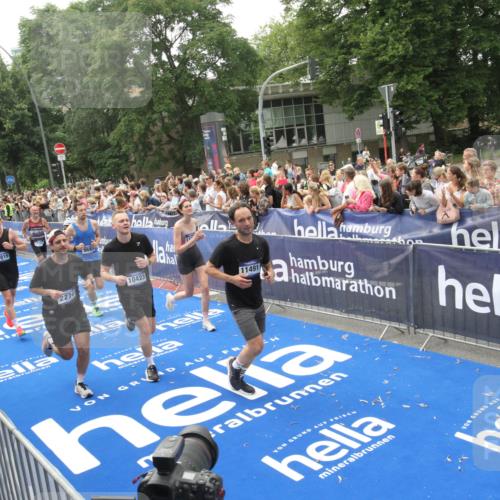 29.06.2025 - hella hamburg halbmarathon Michael Strokosch http://msf.ph/oto/8536849 29.06.2025 10:47:30 Ziel  meine-sportfotos.de