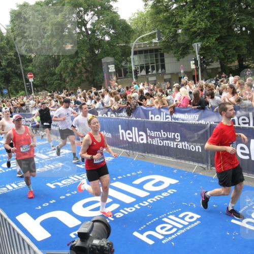 29.06.2025 - hella hamburg halbmarathon Michael Strokosch http://msf.ph/oto/8536878 29.06.2025 10:47:35 Ziel  meine-sportfotos.de