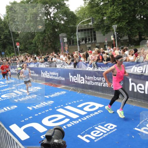 29.06.2025 - hella hamburg halbmarathon Michael Strokosch http://msf.ph/oto/8536881 29.06.2025 10:29:34 Ziel  meine-sportfotos.de