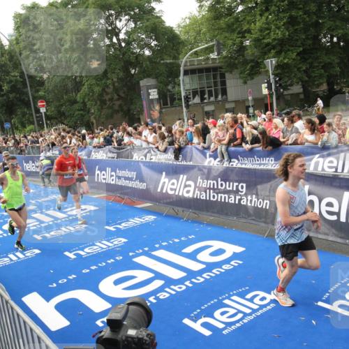 29.06.2025 - hella hamburg halbmarathon Michael Strokosch http://msf.ph/oto/8536888 29.06.2025 10:29:36 Ziel  meine-sportfotos.de