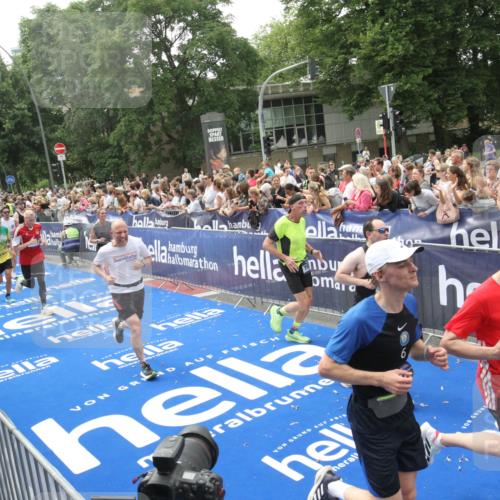 29.06.2025 - hella hamburg halbmarathon Michael Strokosch http://msf.ph/oto/8536897 29.06.2025 10:47:39 Ziel  meine-sportfotos.de