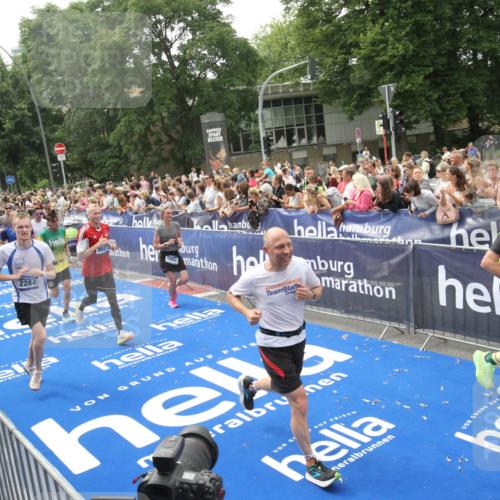 29.06.2025 - hella hamburg halbmarathon Michael Strokosch http://msf.ph/oto/8536901 29.06.2025 10:47:40 Ziel  meine-sportfotos.de