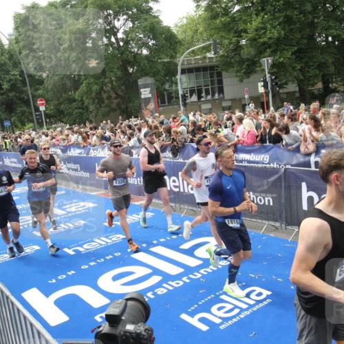 29.06.2025 - hella hamburg halbmarathon Michael Strokosch http://msf.ph/oto/8536912 29.06.2025 10:47:42 Ziel  meine-sportfotos.de