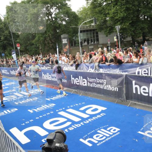 29.06.2025 - hella hamburg halbmarathon Michael Strokosch http://msf.ph/oto/8536915 29.06.2025 10:29:42 Ziel  meine-sportfotos.de